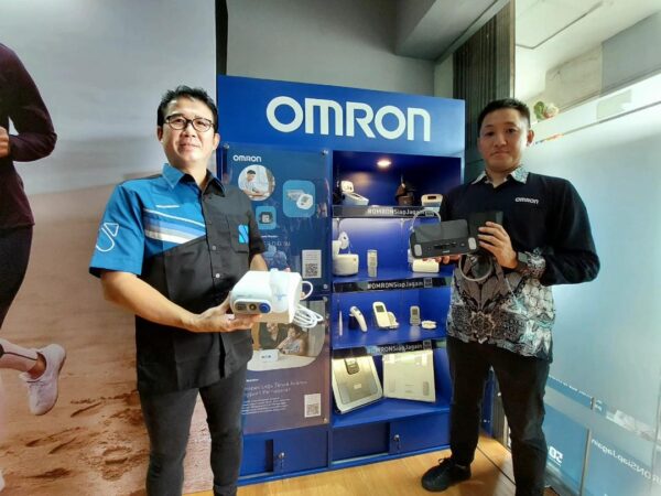 Demonstrasi OMRON Complete Gabungkan Tensimeter dan EKG dalam Satu Perangkat